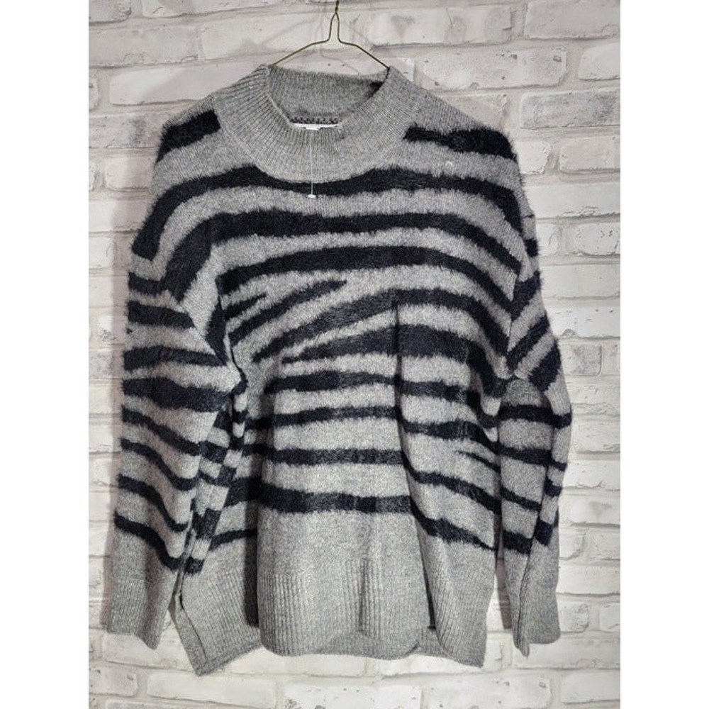 Calligraphie Sweater Zebra Grey Black Heavy Size Large NWOT Fuzzy‎ Warm WInter